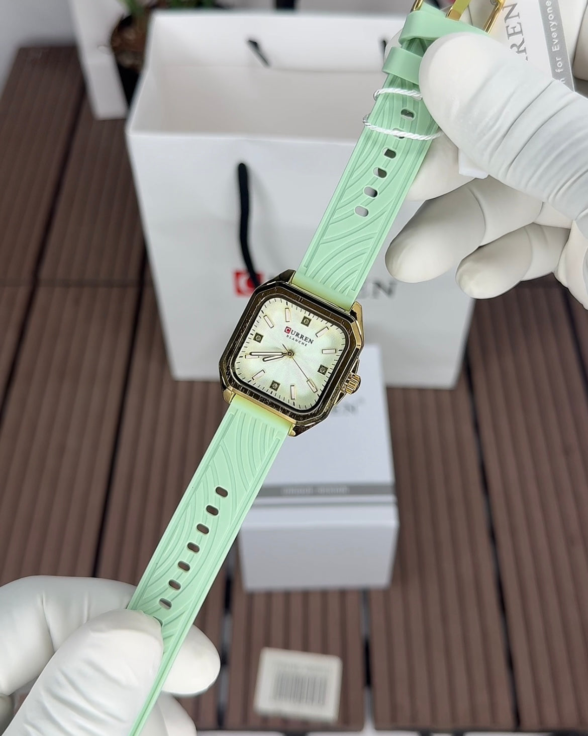 Curren silicone femme